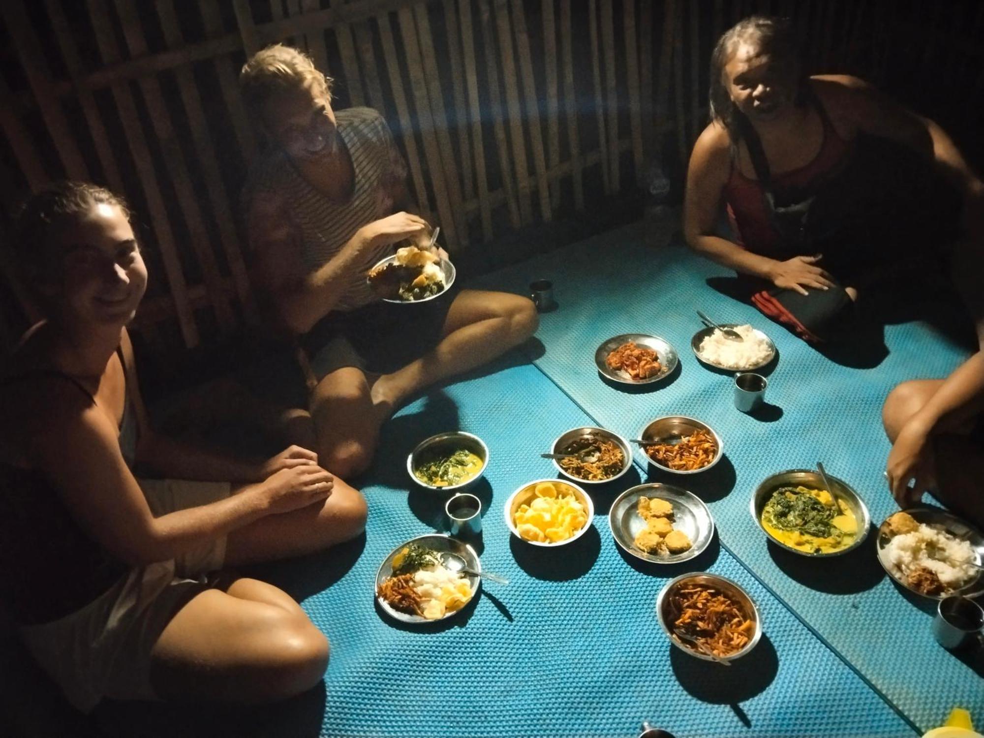 Jhony'S Backpacker-Guest House Only Stay Here Book Treking With Us Bukit Lawang Kültér fotó