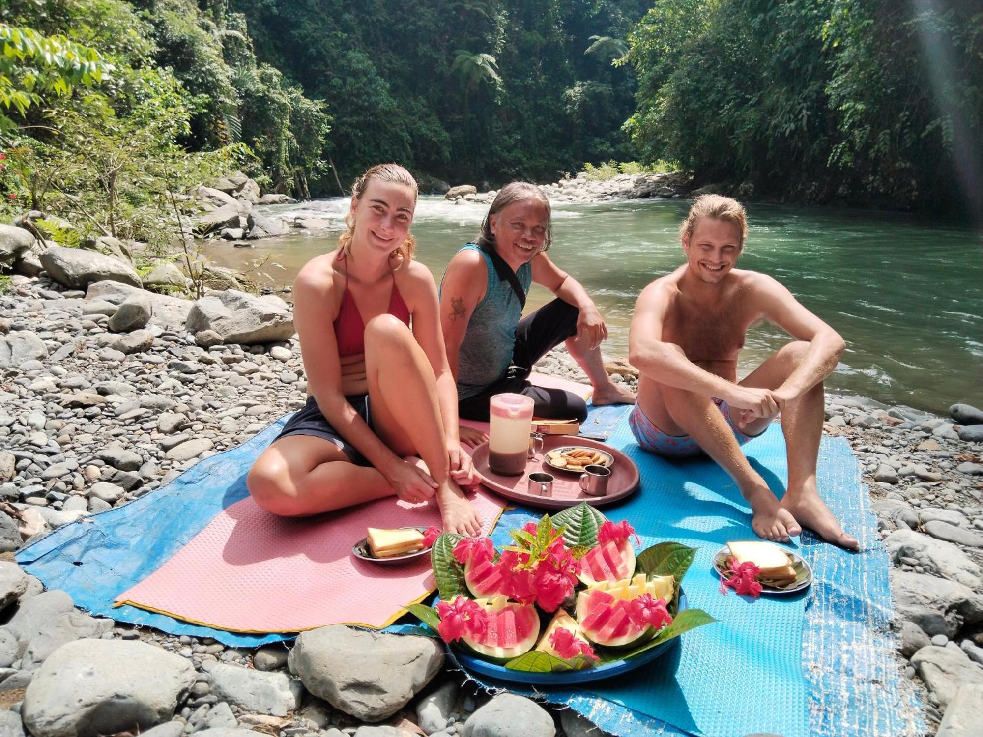 Jhony'S Backpacker-Guest House Only Stay Here Book Treking With Us Bukit Lawang Kültér fotó