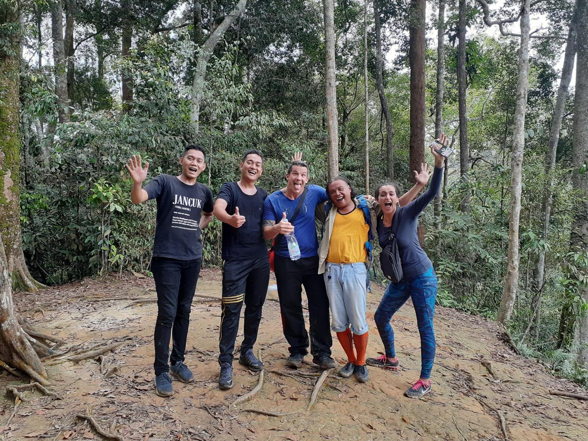 Jhony'S Backpacker-Guest House Only Stay Here Book Treking With Us Bukit Lawang Kültér fotó