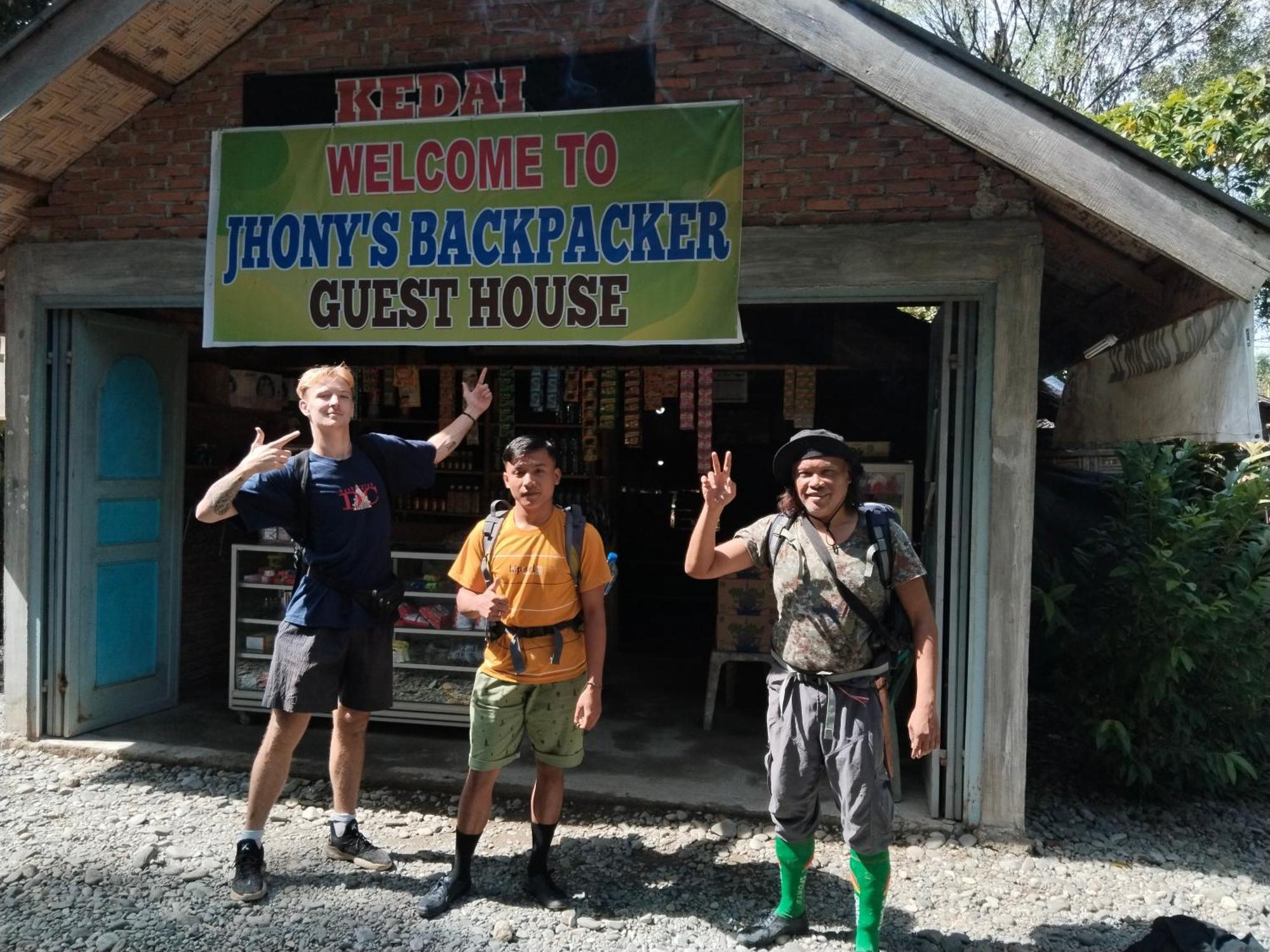 Jhony'S Backpacker-Guest House Only Stay Here Book Treking With Us Bukit Lawang Kültér fotó
