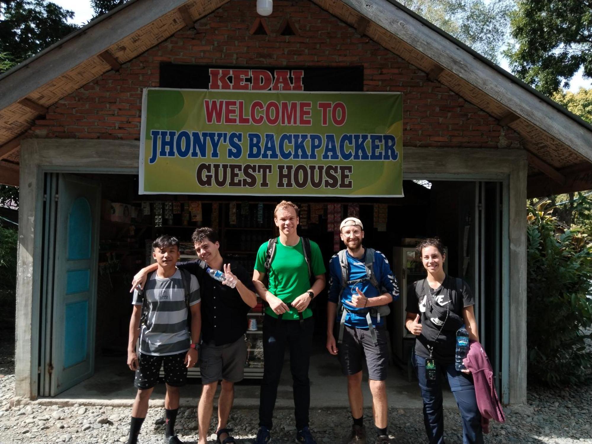 Jhony'S Backpacker-Guest House Only Stay Here Book Treking With Us Bukit Lawang Kültér fotó