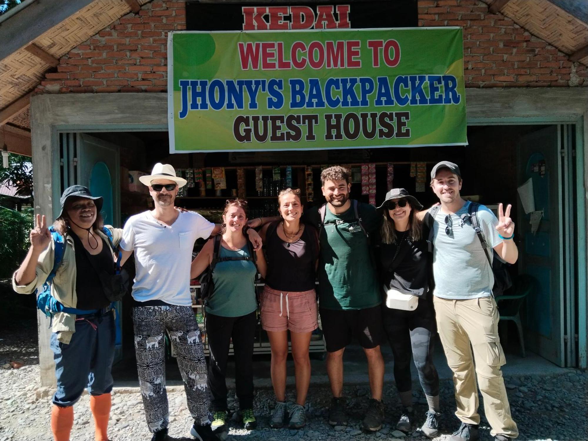 Jhony'S Backpacker-Guest House Only Stay Here Book Treking With Us Bukit Lawang Kültér fotó