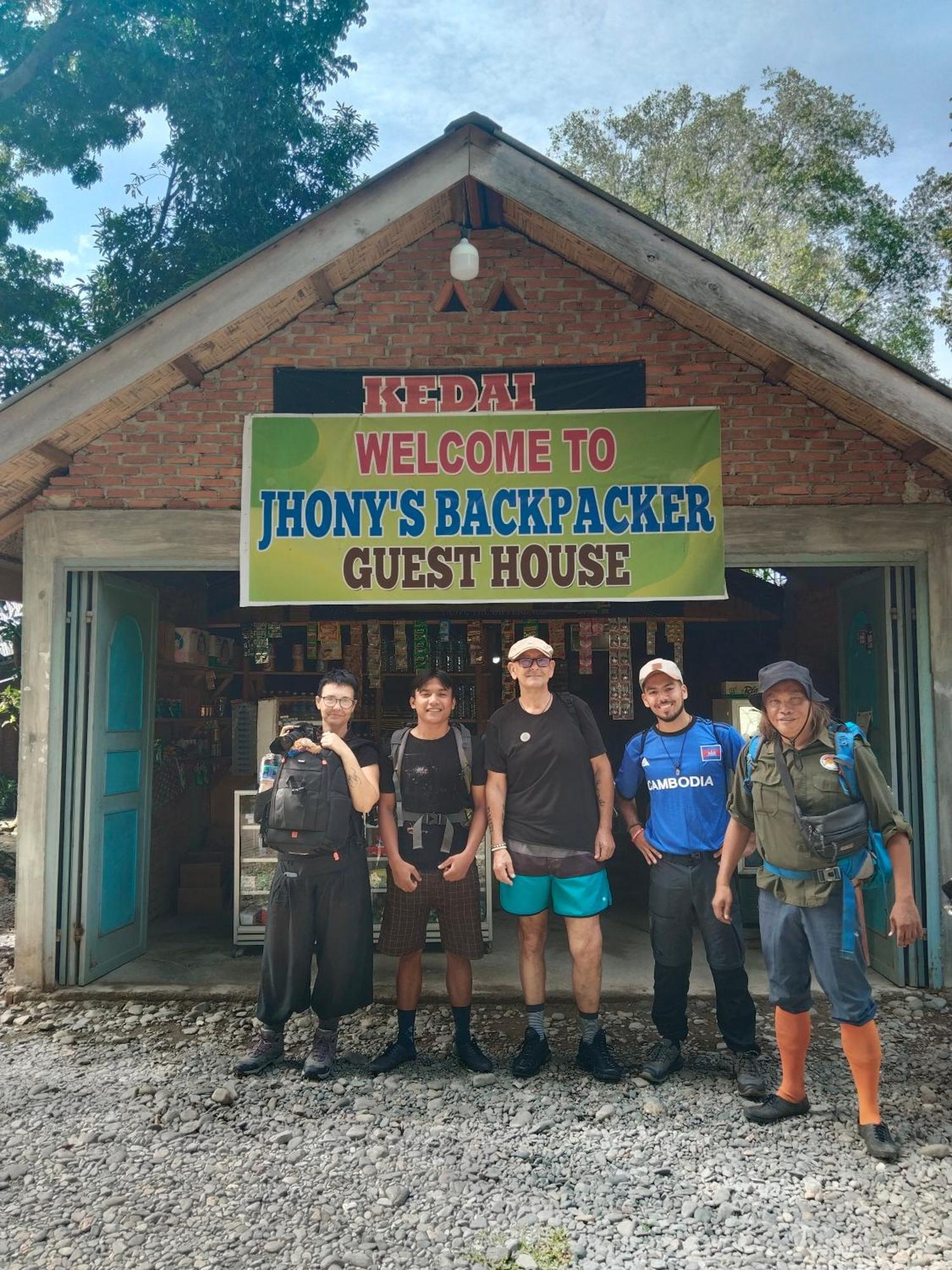 Jhony'S Backpacker-Guest House Only Stay Here Book Treking With Us Bukit Lawang Kültér fotó