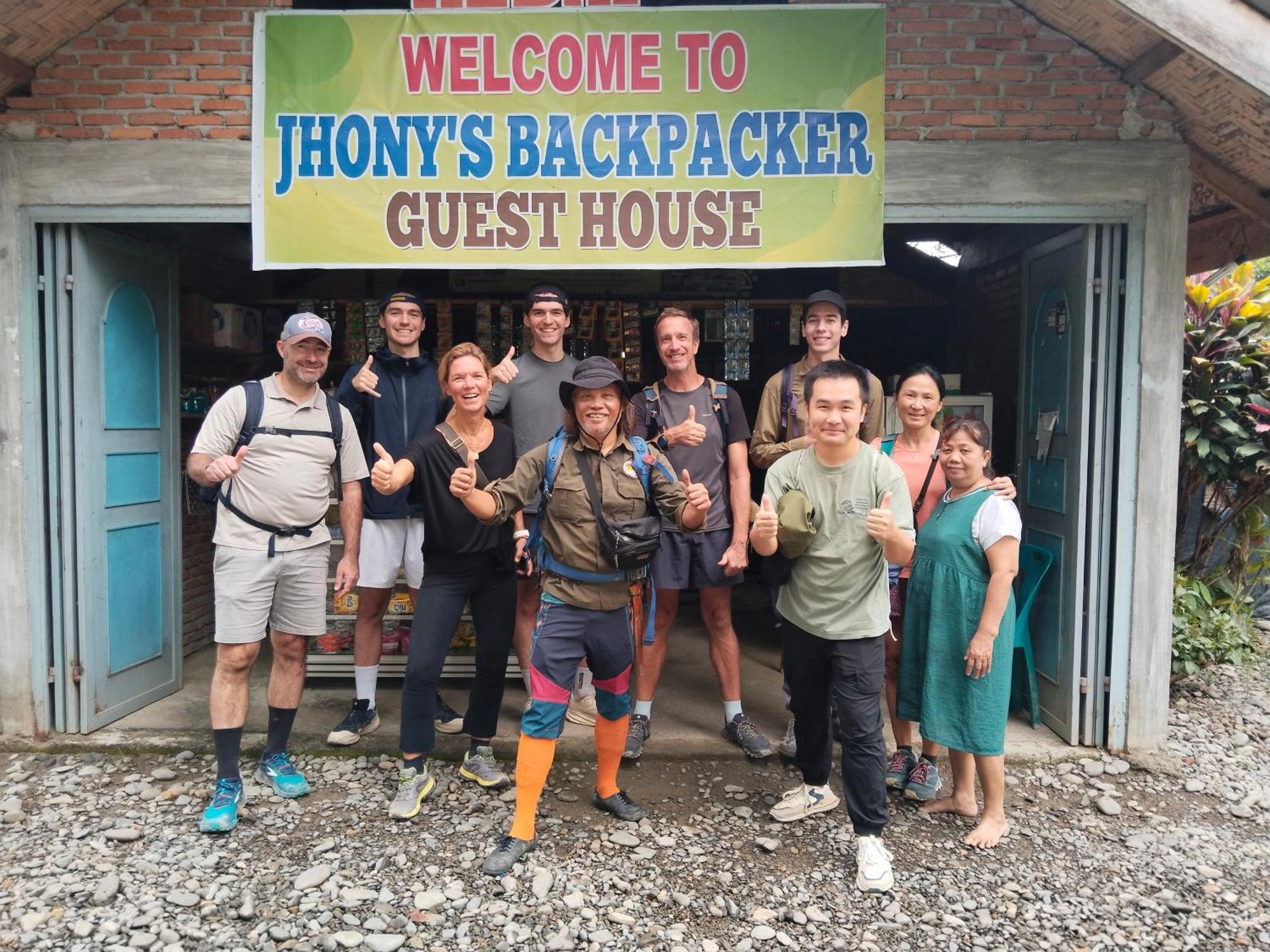 Jhony'S Backpacker-Guest House Only Stay Here Book Treking With Us Bukit Lawang Kültér fotó