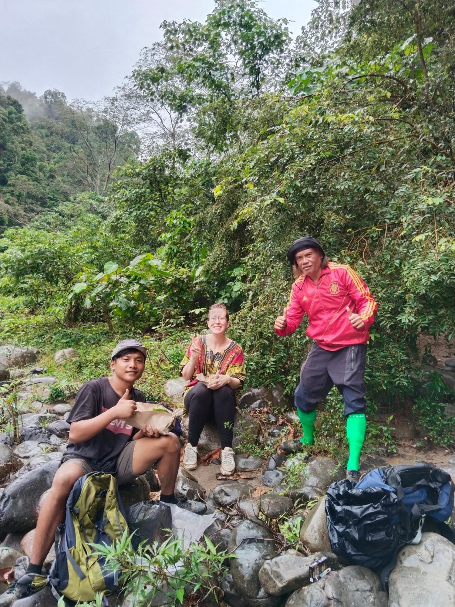 Jhony'S Backpacker-Guest House Only Stay Here Book Treking With Us Bukit Lawang Kültér fotó