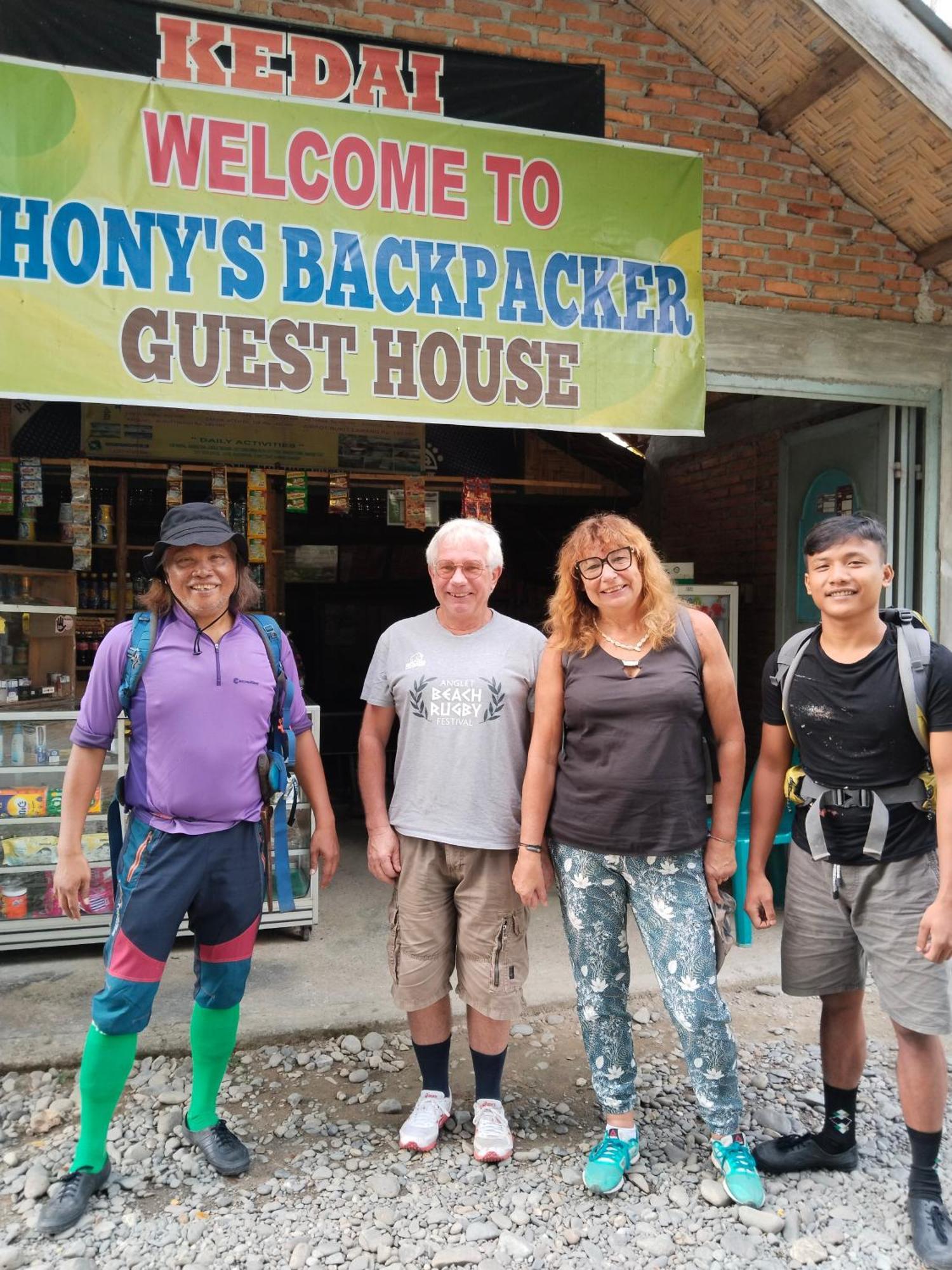 Jhony'S Backpacker-Guest House Only Stay Here Book Treking With Us Bukit Lawang Kültér fotó