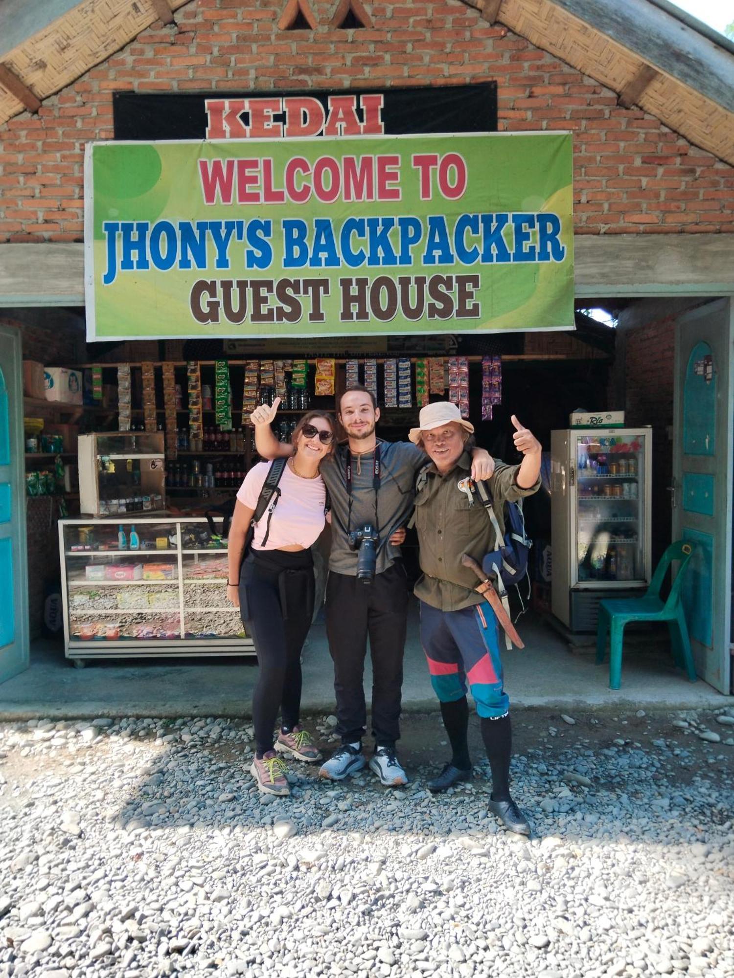 Jhony'S Backpacker-Guest House Only Stay Here Book Treking With Us Bukit Lawang Kültér fotó