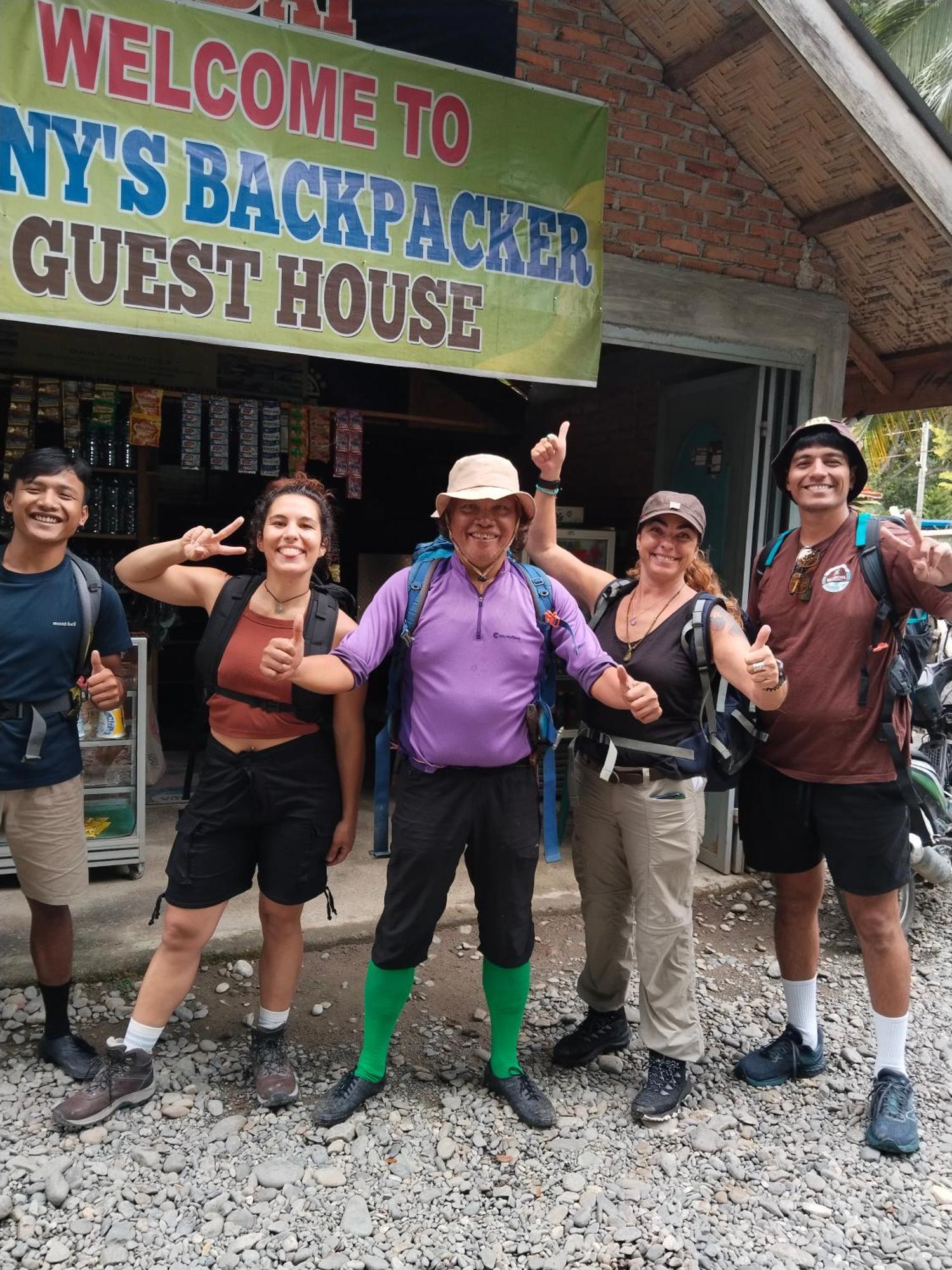 Jhony'S Backpacker-Guest House Only Stay Here Book Treking With Us Bukit Lawang Kültér fotó