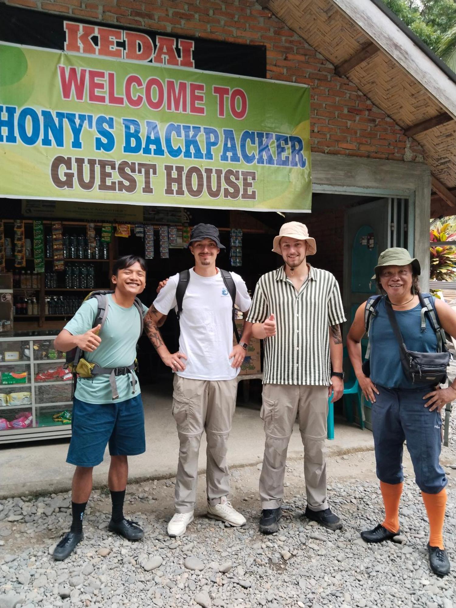 Jhony'S Backpacker-Guest House Only Stay Here Book Treking With Us Bukit Lawang Kültér fotó