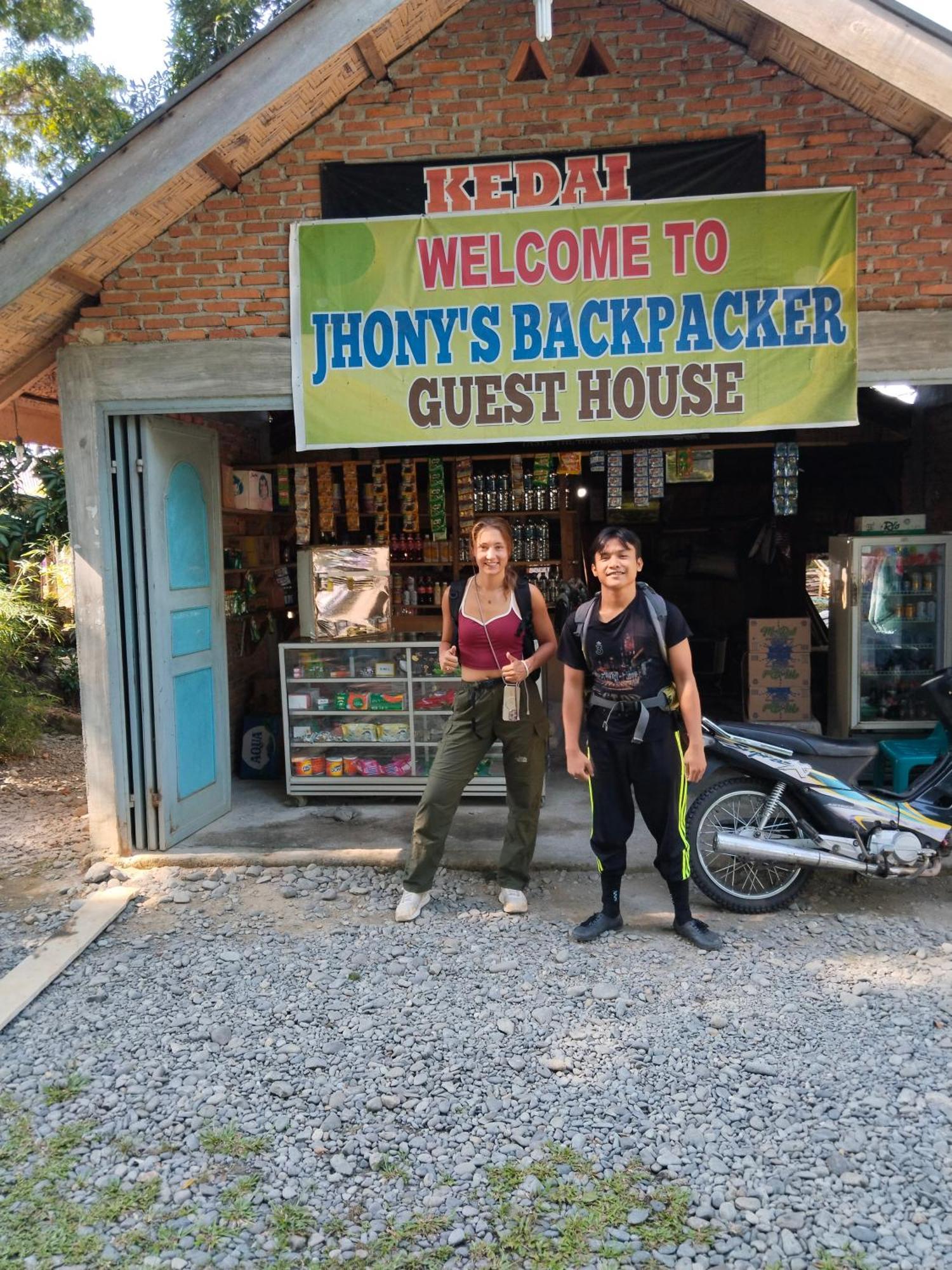 Jhony'S Backpacker-Guest House Only Stay Here Book Treking With Us Bukit Lawang Kültér fotó