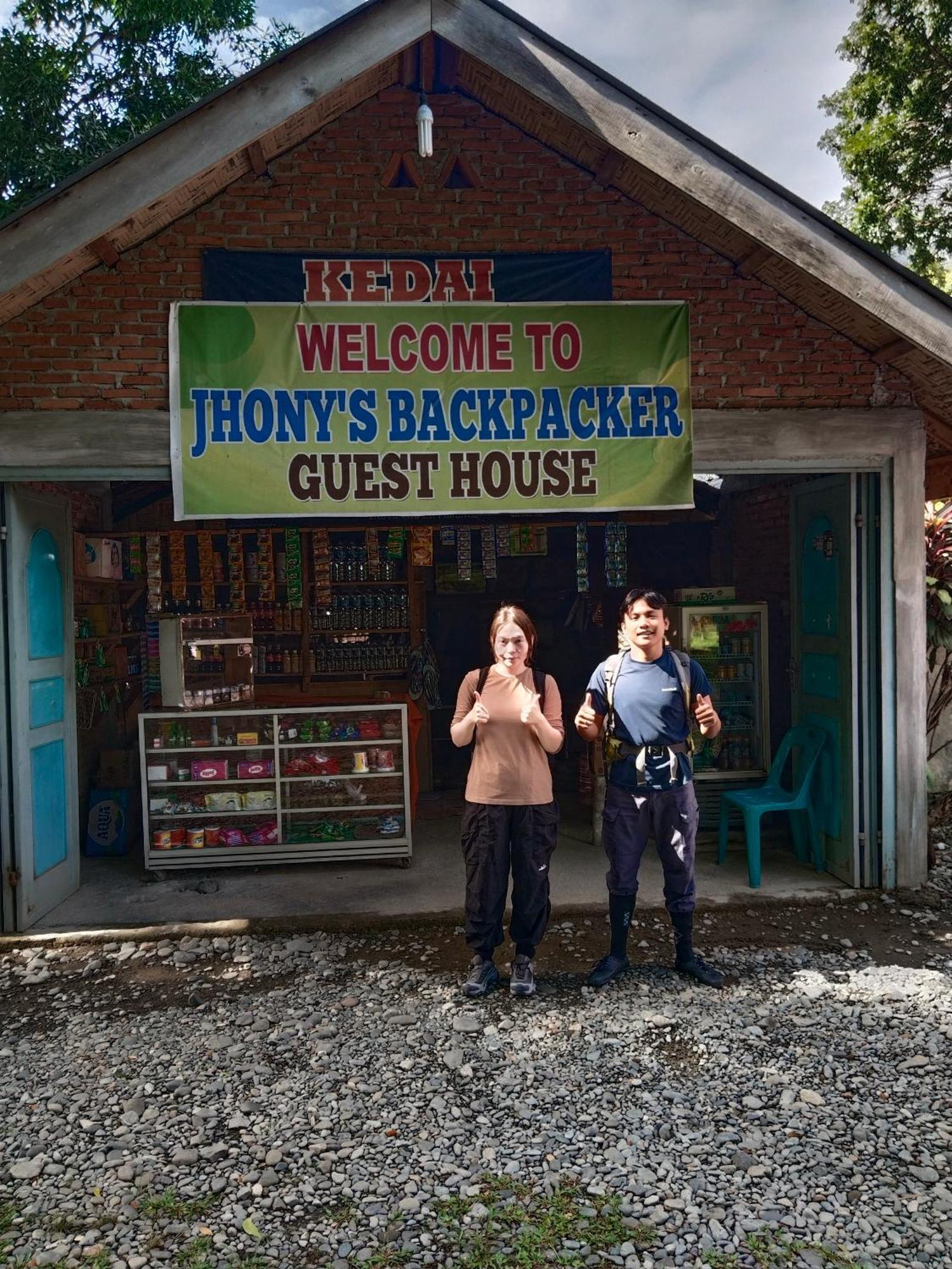 Jhony'S Backpacker-Guest House Only Stay Here Book Treking With Us Bukit Lawang Kültér fotó